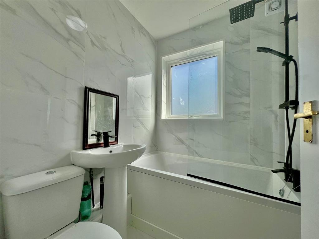 Family Bathroom/ WC