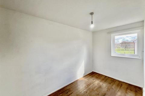 2 bedroom end of terrace house to rent, Elsworth Close, Feltham TW14