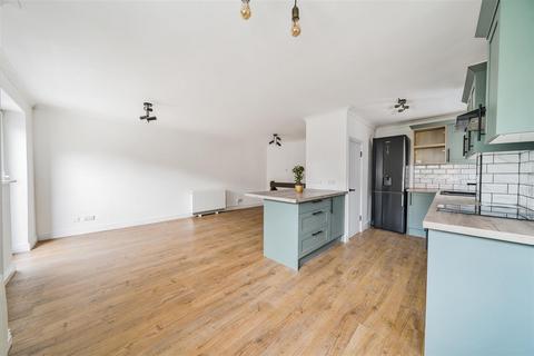 2 bedroom maisonette for sale, Highmoor, Marina, Swansea
