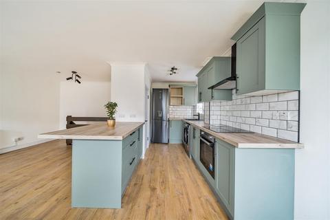 2 bedroom maisonette for sale, Highmoor, Marina, Swansea