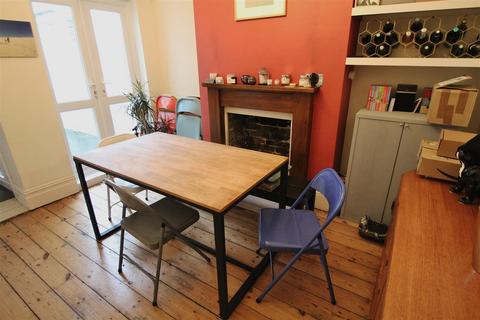 3 bedroom terraced house to rent, Exeter Street, Brighton