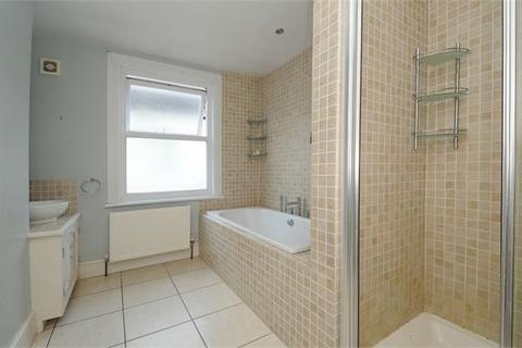 3 bedroom terraced house to rent, Exeter Street, Brighton