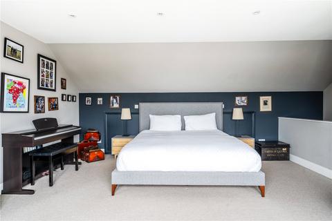 3 bedroom terraced house for sale, Porden Road, London, SW2