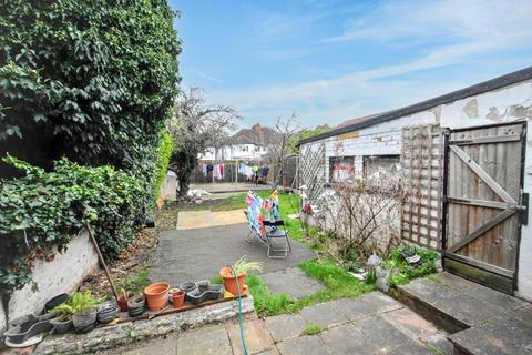 26 Bovingdon Avenue, Wembley, HA9 6DH