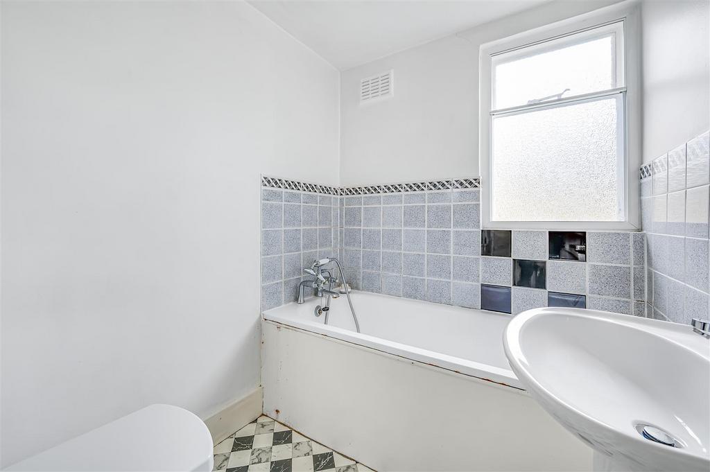 James Anderson   Leinster Avenue  East Sheen  SW1 