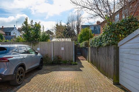 15 Cages Close, Whitstable, CT5 4FD