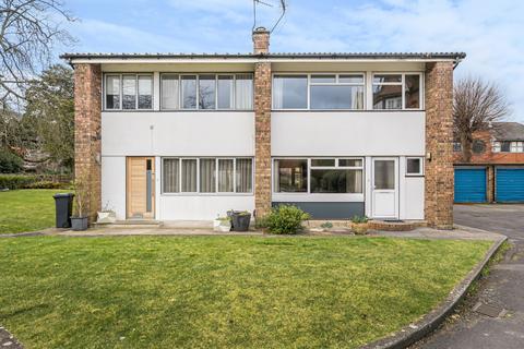 2 Avington Close, Guildford, GU1 1SL
