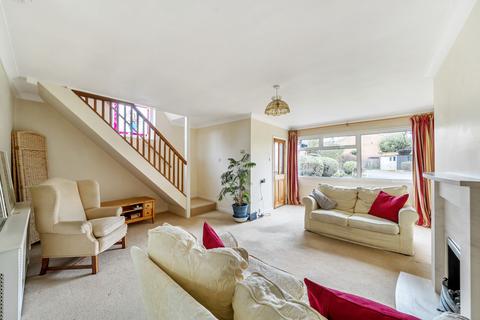 2 Avington Close, Guildford, GU1 1SL
