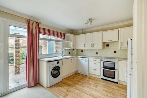 2 Avington Close, Guildford, GU1 1SL