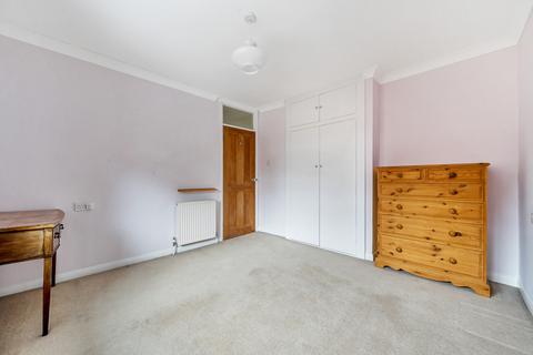 2 Avington Close, Guildford, GU1 1SL