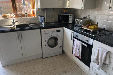 2 bedroom terraced house to rent, Marlborough Way, Billericay