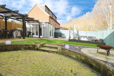 5 Cleves Close, Grange Park, Swindon, SN5 6JX