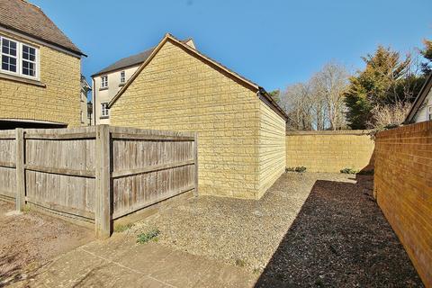 18 Collier Crescent, Witney, OX28 6GN