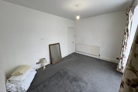 2 bedroom flat to rent, Broadstone