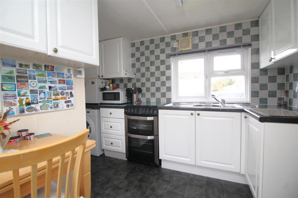 Kitchen 1 .JPG