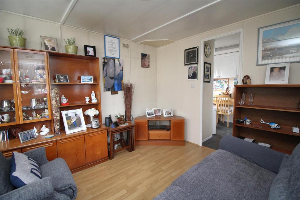 Living room 2 .JPG