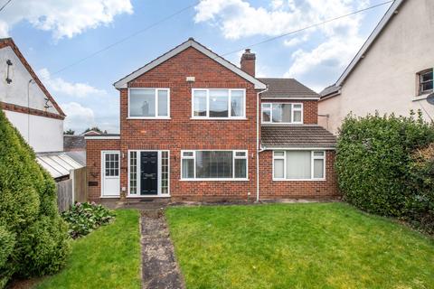 4 bedroom detached house for sale, Stourbridge Road, Bromsgrove, Worcestershire, B61