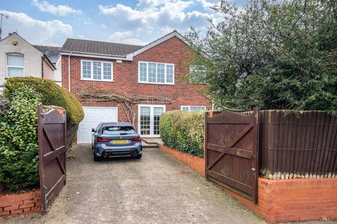 4 bedroom detached house for sale, Stourbridge Road, Bromsgrove, Worcestershire, B61