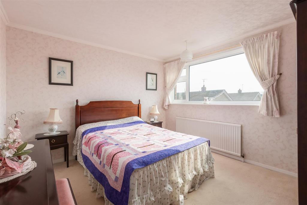 Glenmore Drive 19 Bedroom 1-1.jpg