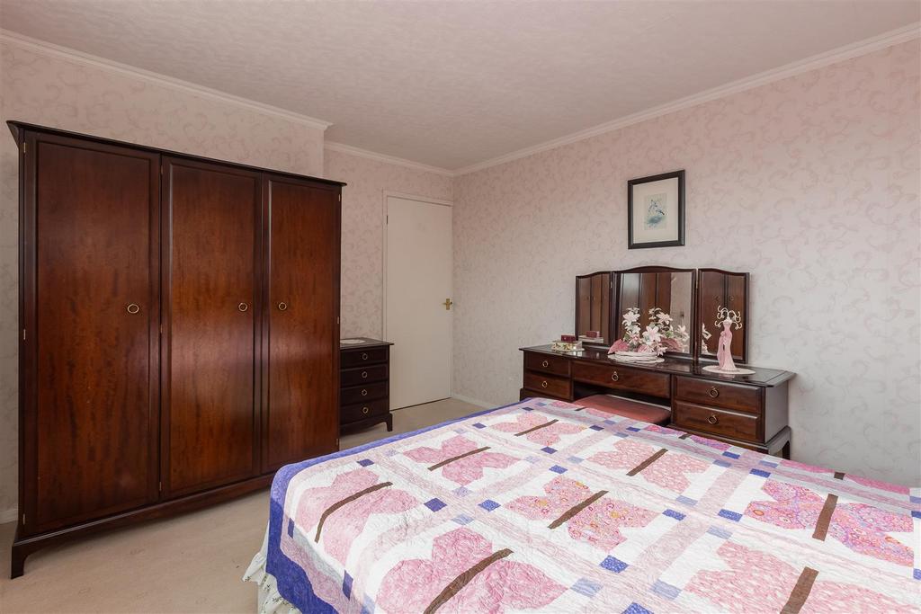 Glenmore Drive 19 Bedroom 1-2.jpg