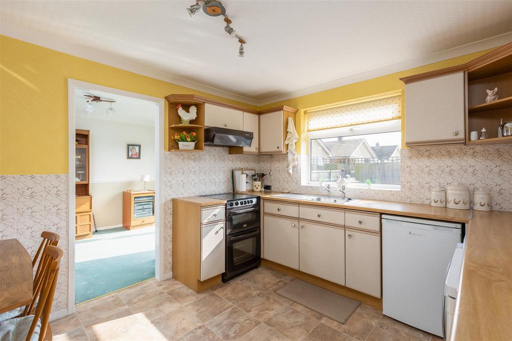 Glenmore Drive 19 Kitchen-1.jpg
