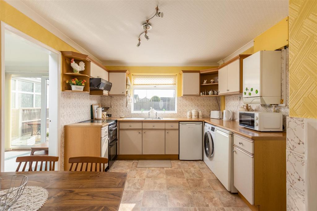 Glenmore Drive 19 Kitchen-2.jpg