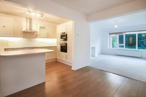 17 Linden Court, Leatherhead, KT22 7JG
