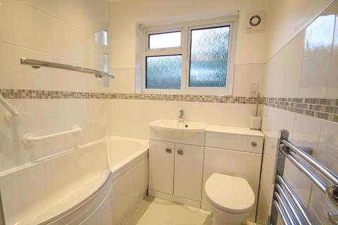 17 Linden Court, Leatherhead, KT22 7JG