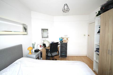 25 South Lane, New Malden, KT3 5HU