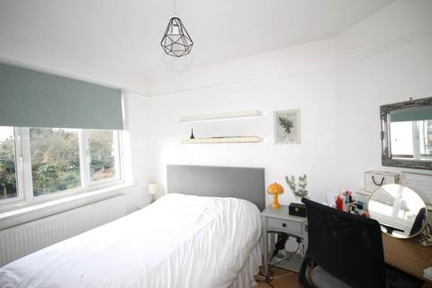 25 South Lane, New Malden, KT3 5HU