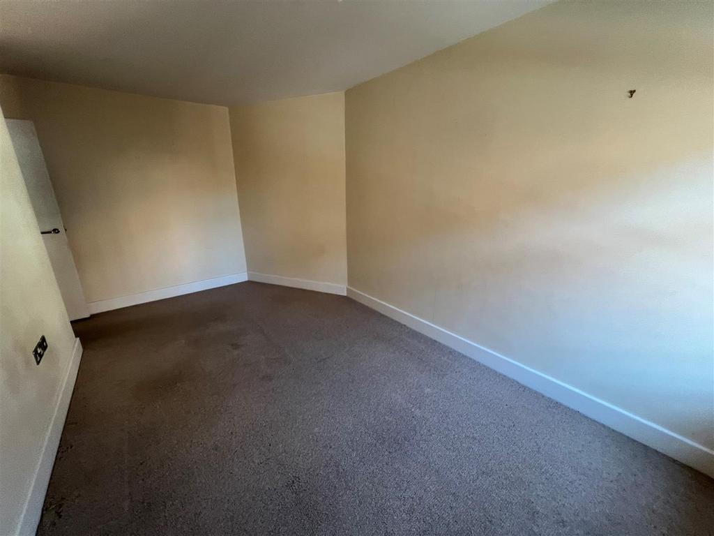Bed 1.jpg