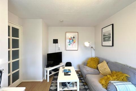 Green Pond Close, London E17