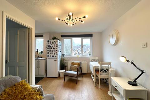 1 bedroom flat to rent, Green Pond Close, London E17