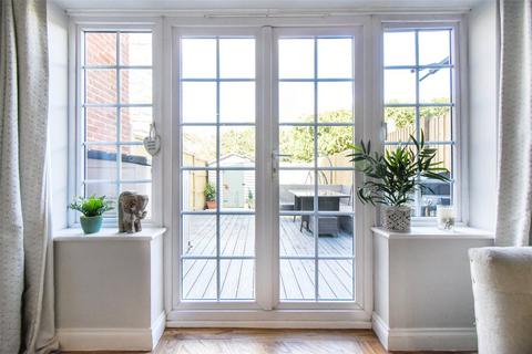 11 Foundry Close, Hook, RG27 9JD