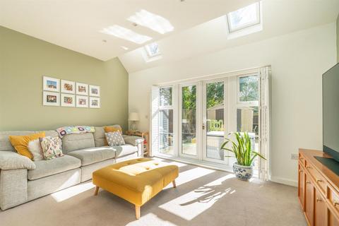 16 Burrow Close, Watford, WD17 4DS