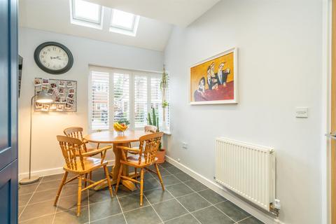 16 Burrow Close, Watford, WD17 4DS