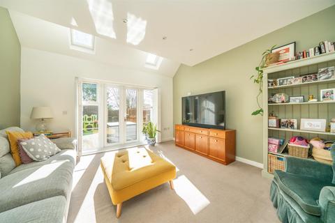 16 Burrow Close, Watford, WD17 4DS