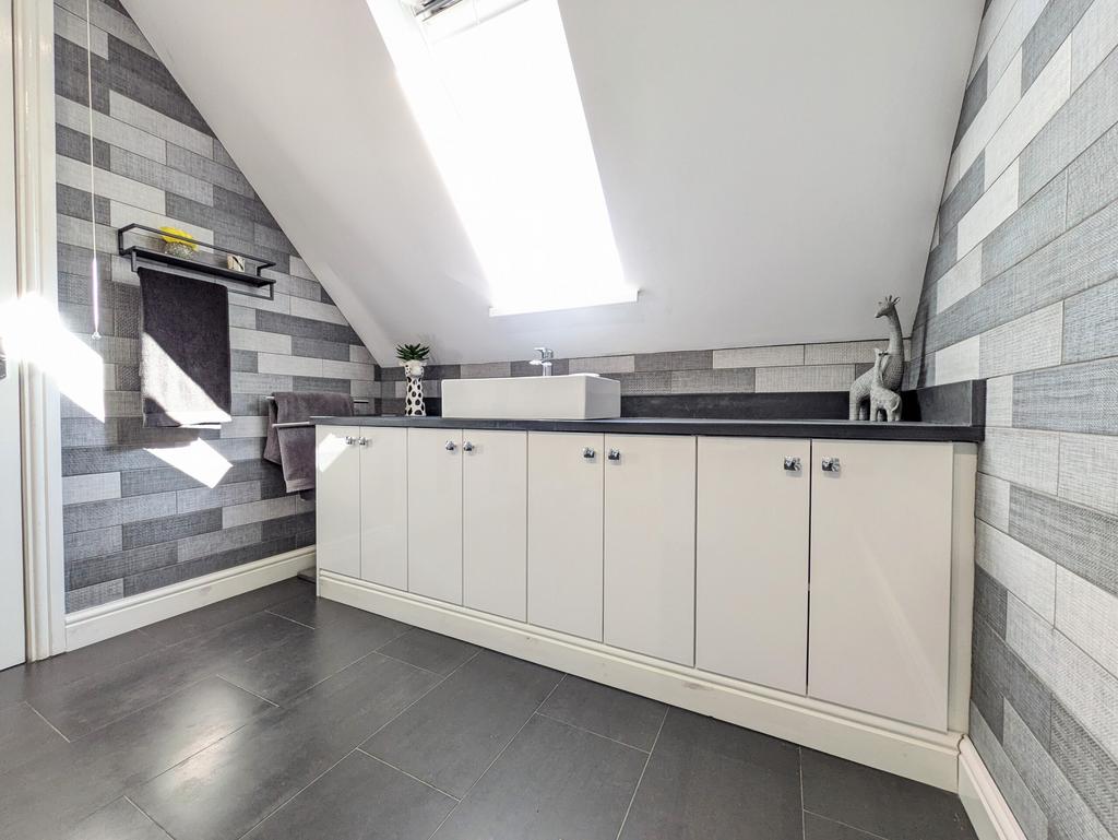 Pxl 20250313 135134073~2