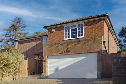 4 bedroom detached house for sale, Kendal Close, Tonbridge