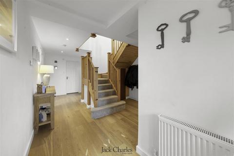 4 bedroom detached house for sale, Kendal Close, Tonbridge