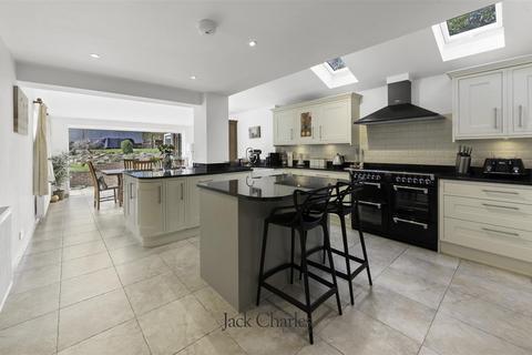4 bedroom detached house for sale, Kendal Close, Tonbridge
