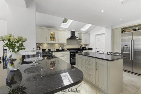 4 bedroom detached house for sale, Kendal Close, Tonbridge