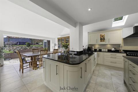 4 bedroom detached house for sale, Kendal Close, Tonbridge