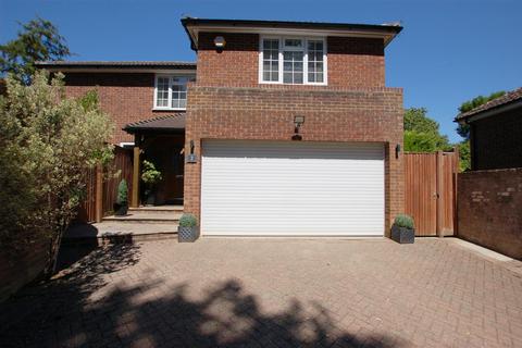 4 bedroom detached house for sale, Kendal Close, Tonbridge