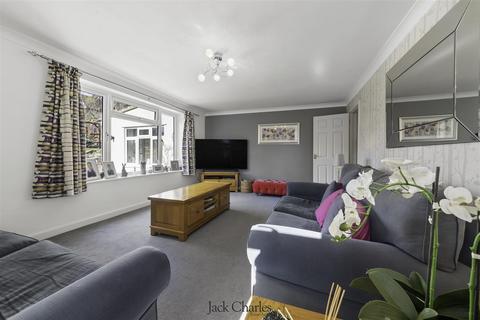 4 bedroom detached house for sale, Kendal Close, Tonbridge