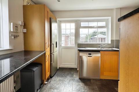 2 bedroom semi-detached house to rent, Abbeydale Mount, Leeds LS5