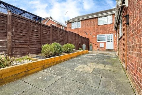 2 bedroom semi-detached house to rent, Abbeydale Mount, Leeds LS5