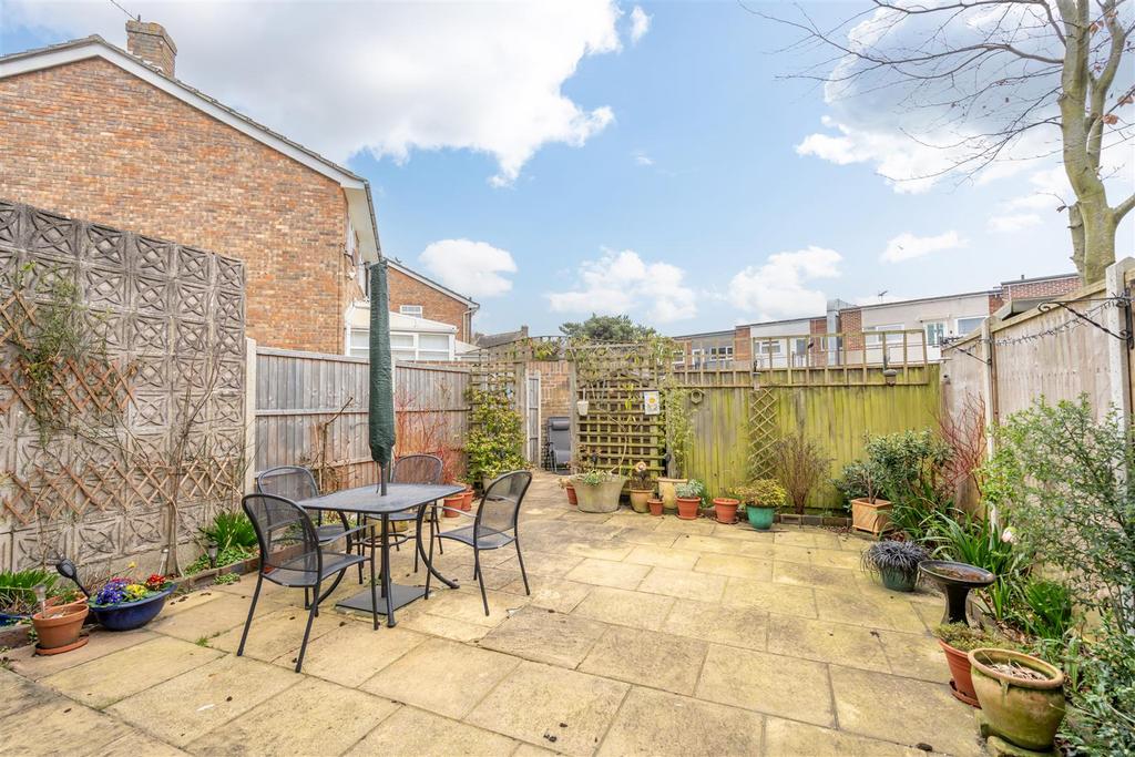 Rear Garden (2).jpg