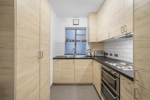 3 bedroom apartment for sale, Greenway Close, London