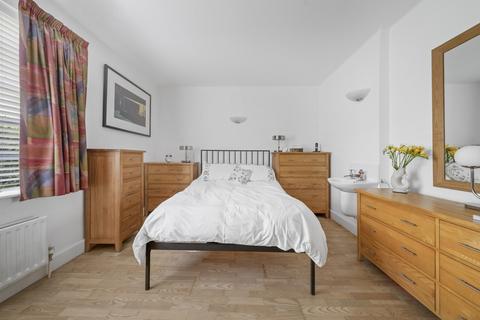 3 bedroom apartment for sale, Greenway Close, London